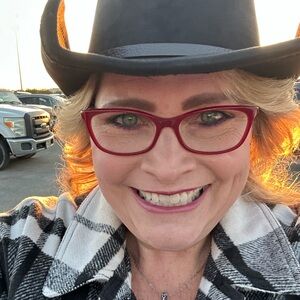 Meet your Posher, Becky